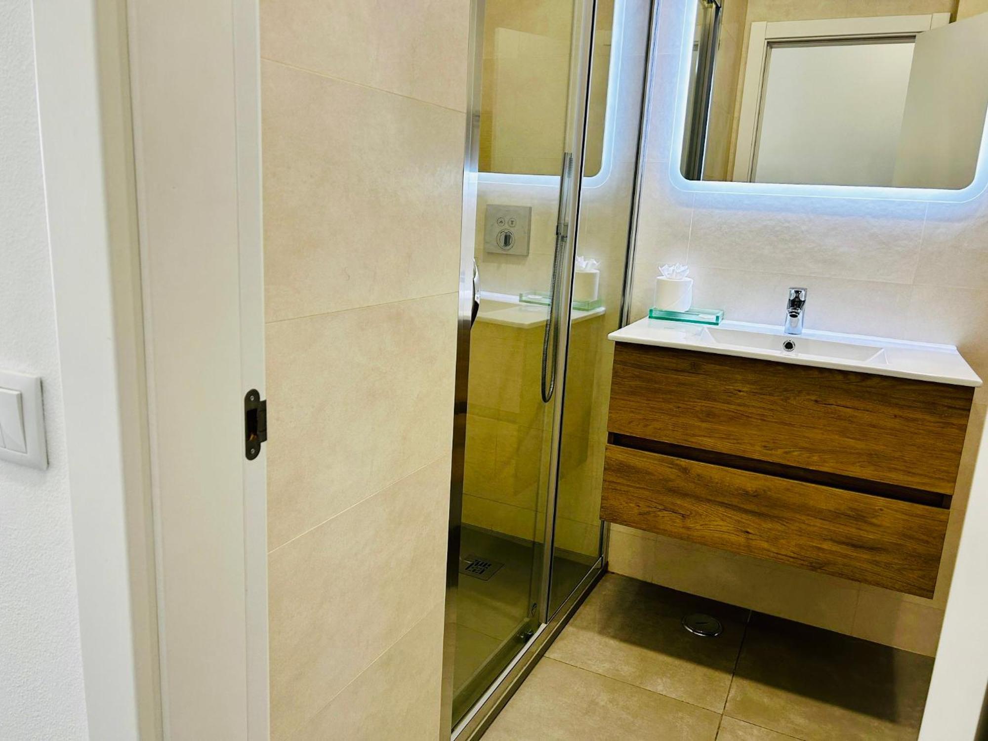 Central Lagos Apt With Marina Views Near Beaches Buitenkant foto