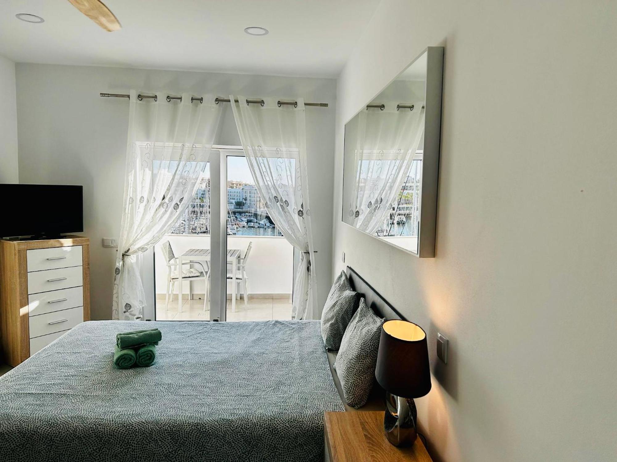 Central Lagos Apt With Marina Views Near Beaches Buitenkant foto