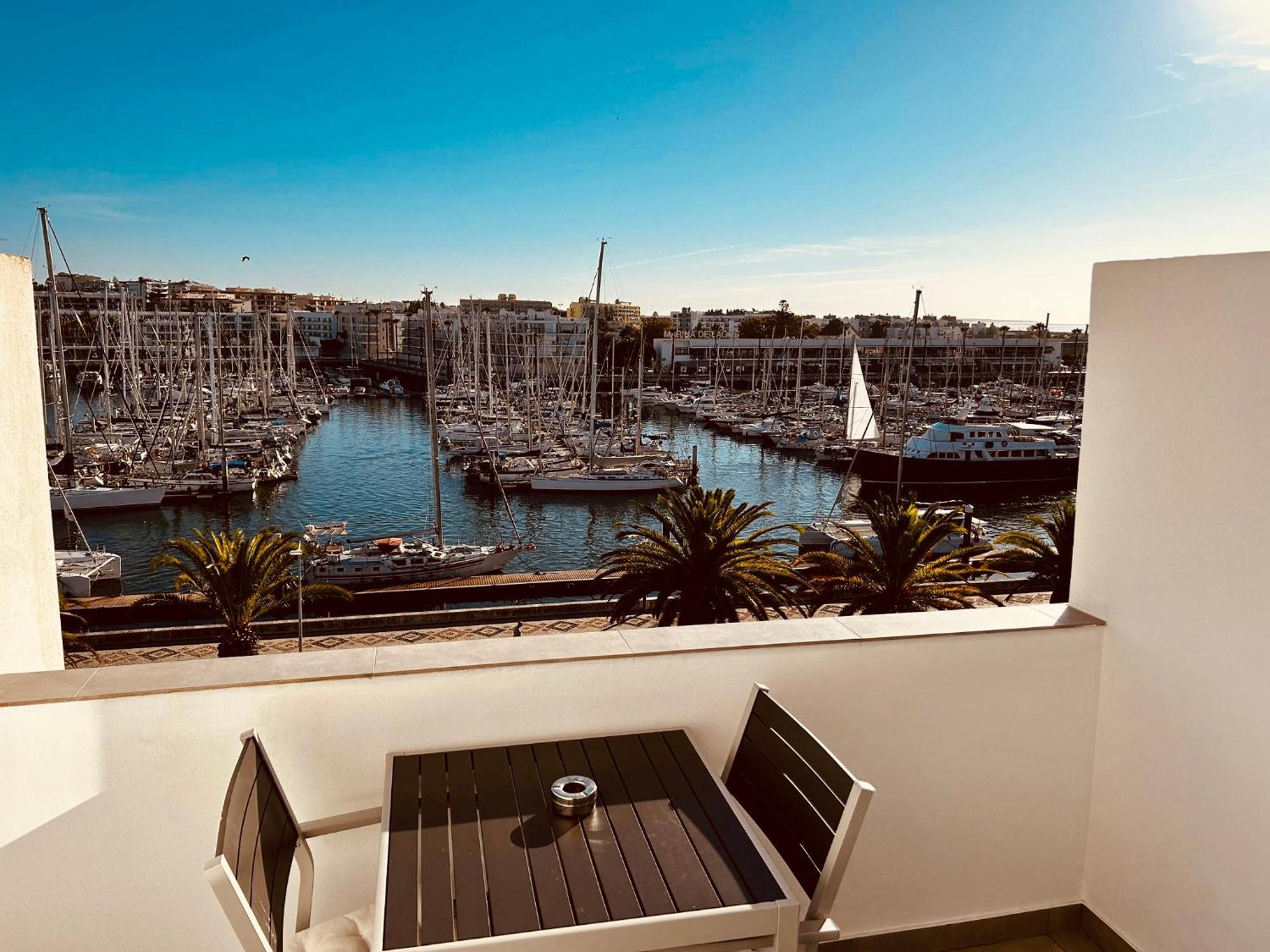 Central Lagos Apt With Marina Views Near Beaches Buitenkant foto