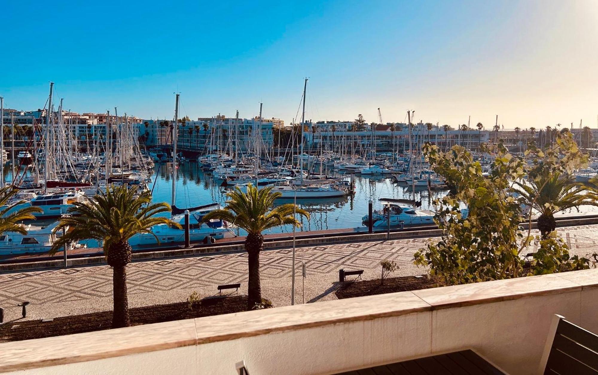 Central Lagos Apt With Marina Views Near Beaches Buitenkant foto
