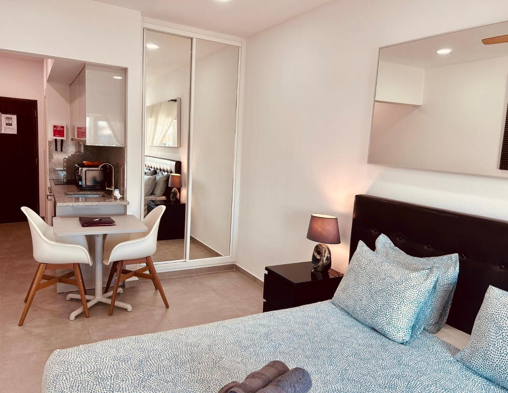 Central Lagos Apt With Marina Views Near Beaches Buitenkant foto